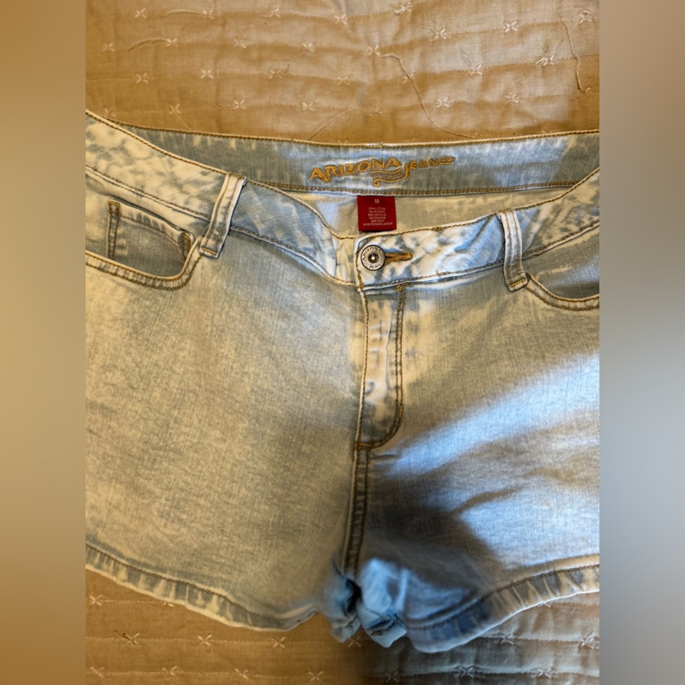 Arizona Jean Company Light Wash Denim Women’s Shorts